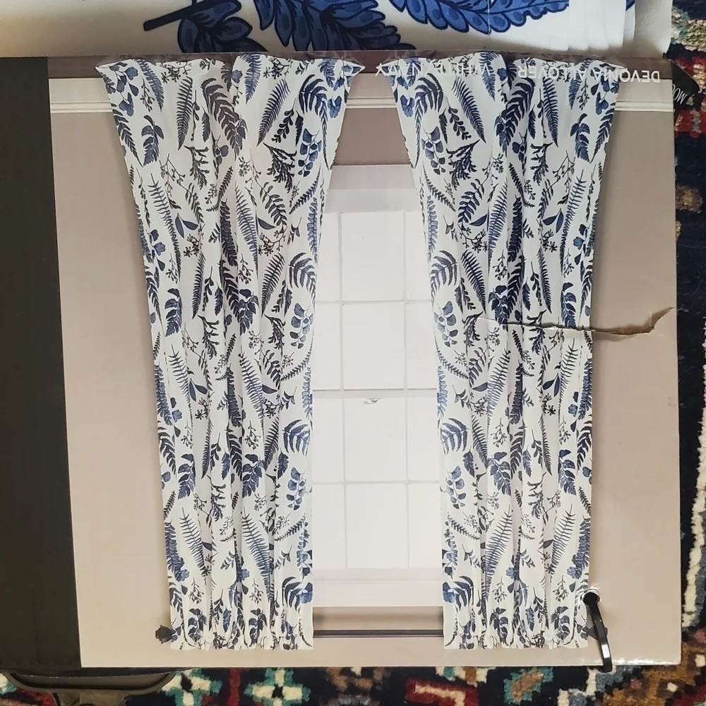 HALF MOON DEVONIA ALLOVER TWO PANELS. ROOM DARK. CURTAINS NOISE REDUC. 52X84 NWT
